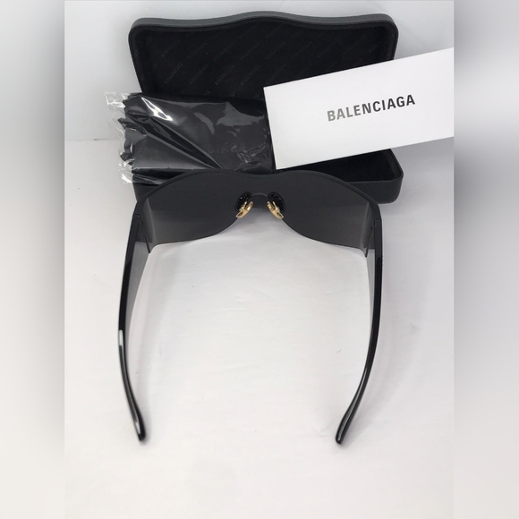 - 💯 - Authentic New BalenciagaMONO MASK SUNGLASSES | BB0122S seen  on Kim - Picture 9 of 17